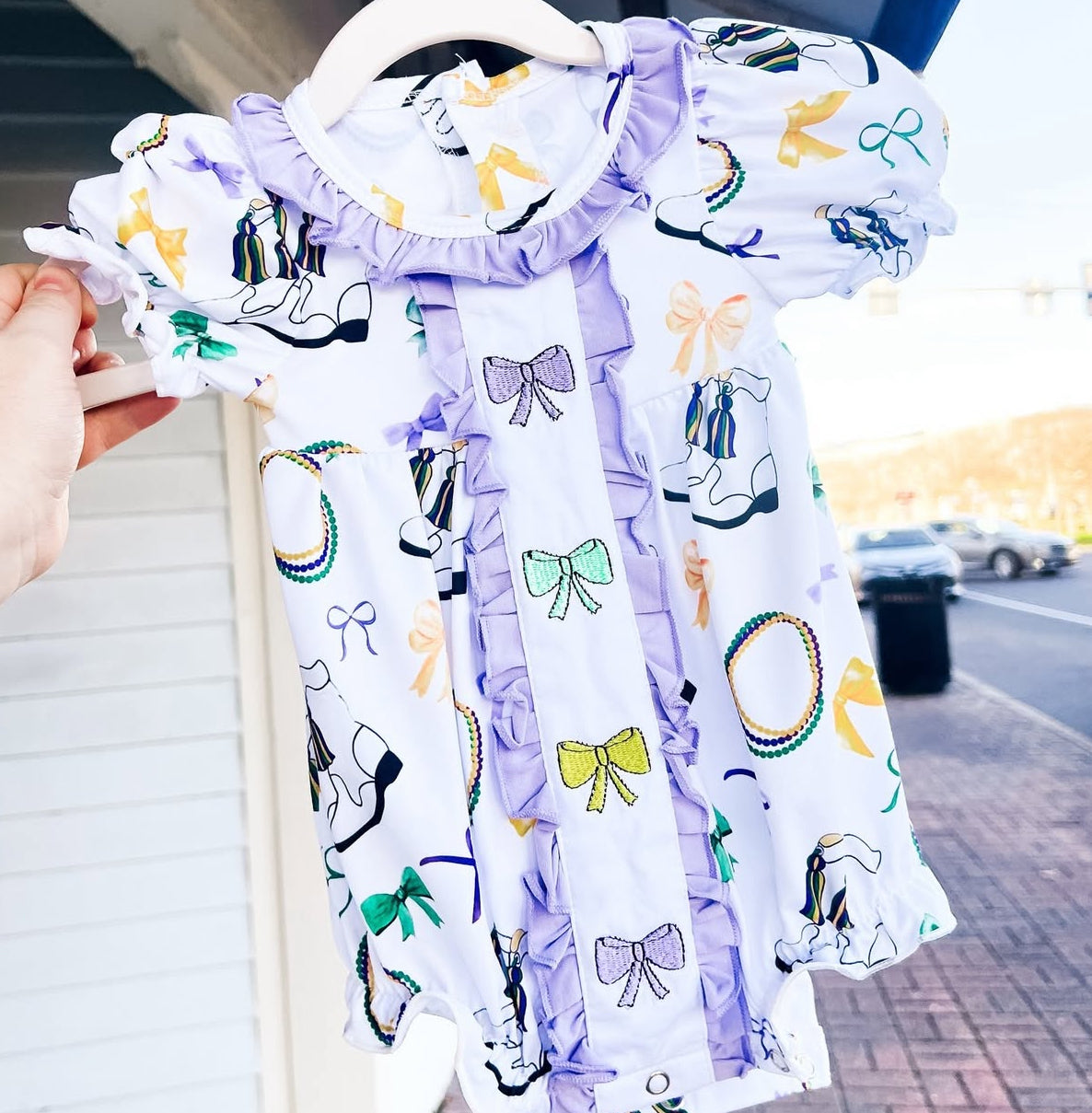 Mardi Gras Boots & Bow Bubble