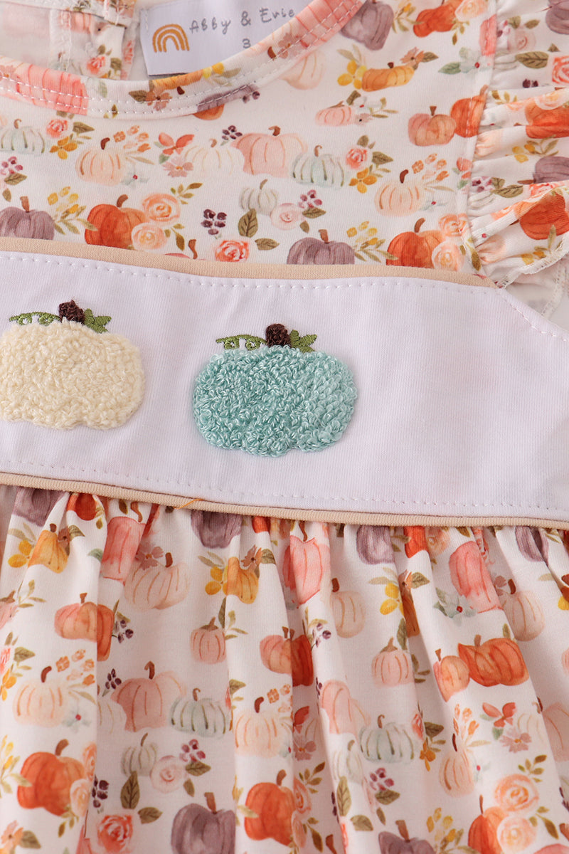 Beige french knot ruffle shorts set