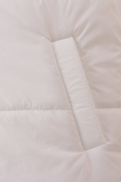White mom&me puffer vest
