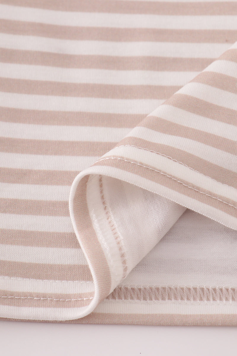 Brown stripe duck embroidery top