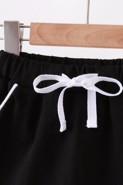 Black scallop hem bow skort