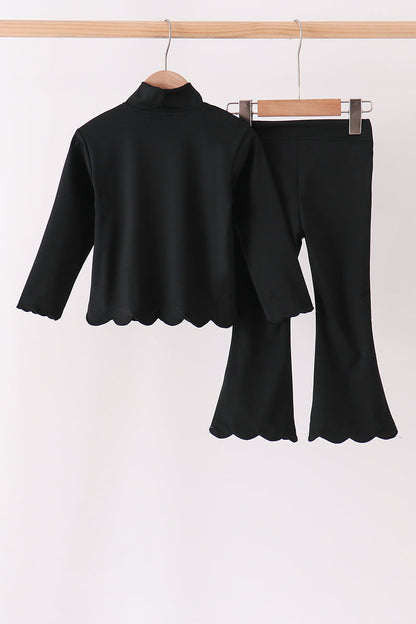 Black scallped zipper active set